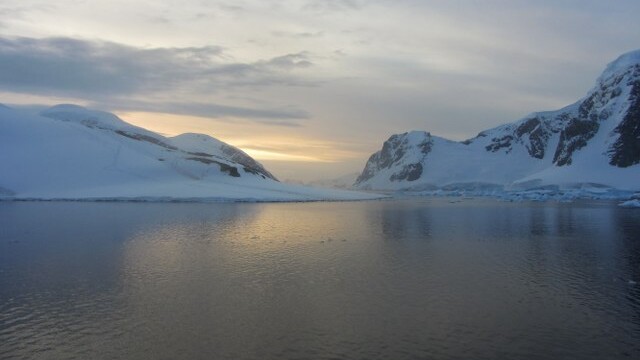 In December the sunsets for about 2 hours, but even then it's not dark